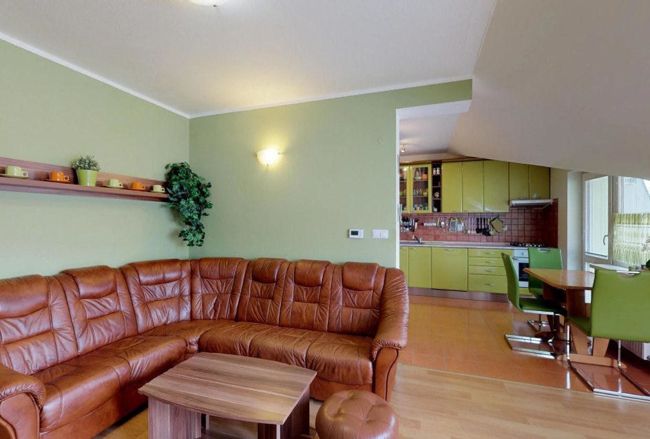 Obývacia izba 4-izbového bytu v Kysuckom Novom Meste