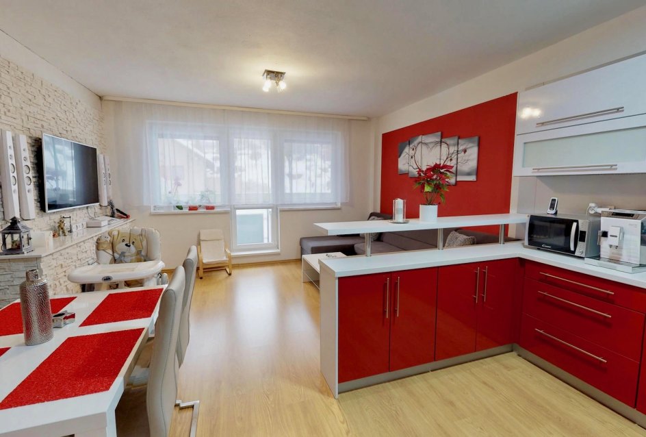 Kuchyňa s obývacou izbou 3-izbového bytu v Rezidencii Martinkov Potok