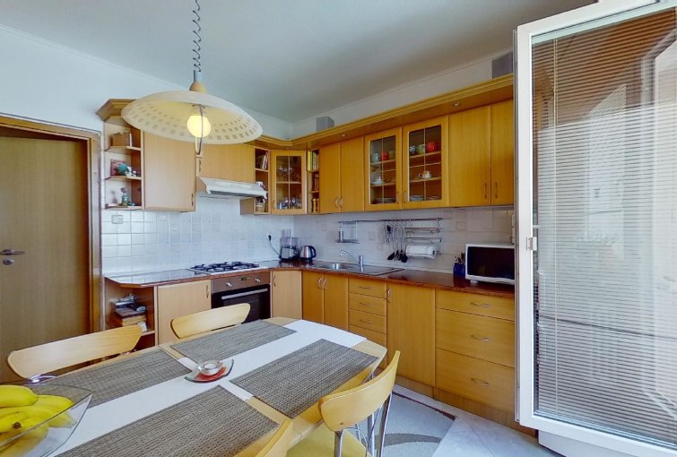 Kuchyňa s lodžiou 4-izbového bytu na Jedlikovej v Žiline - Hájik